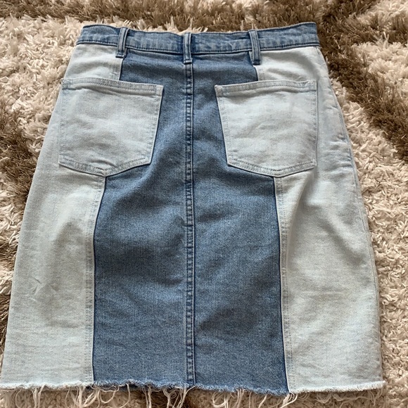 Two tone color block frayed denim skirt - Picture 4 of 5